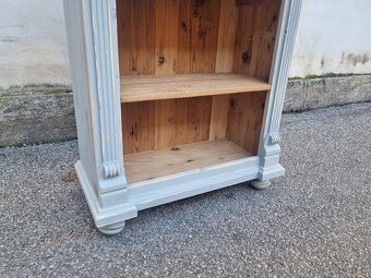 KRÁSNÁ STARÁ ZDOBENÁ KNIHOVNA - REGÁL - 5