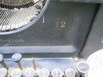 STARÝ PSACÍ STROJ REMINGTON 12 - 5