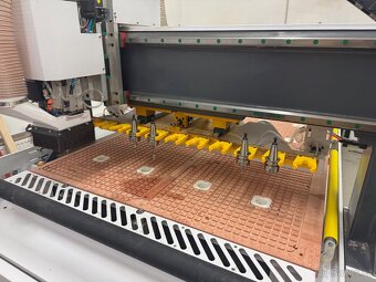 CNC frézka s výměnnými nástroji -  stroj skladem - 5