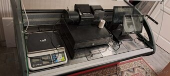 Chladící vitrina a další vybavení prodejny - 5