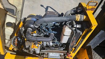 Prodám vibrační válec JCB 2t - 5