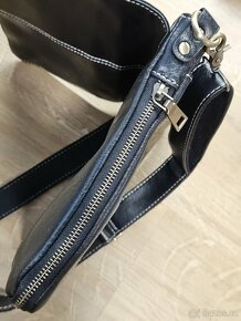 Tmavá taška crossbody 25 x 23 x 6 cm - 5