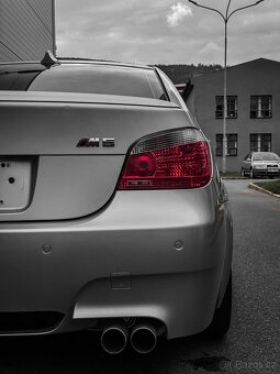 BMW E60 M5 V10 INDIVIDUAL - 5