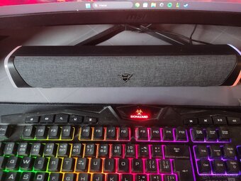 Kompletní balíček PC s monitory herním stolem i židlí - 5