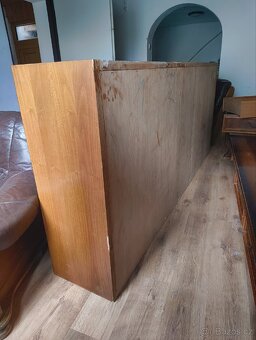 Stylova vintage skříň z masivního ořechu + podstavec (1967) - 5