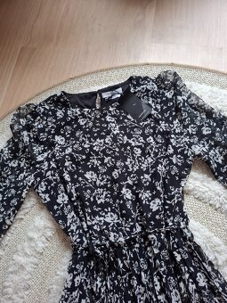 Květinové midi šaty Reserved - 5