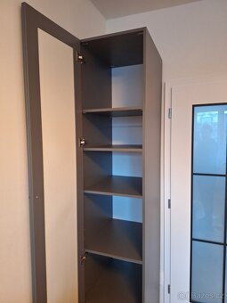 Vysoká šedá skříň se zrcadlem - 5