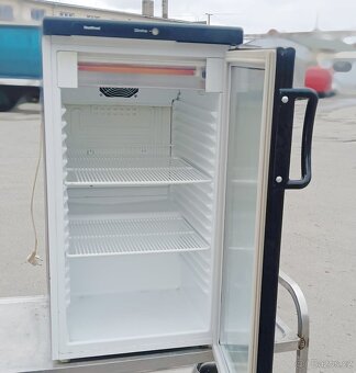 Prosklená lednice na nápoje atd - 5