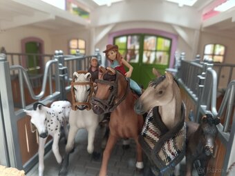 Schleich 42344 Stáj s koňmi a příslušenstvím - 5