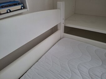 Bílá postel masiv 90x200 s šuplíky, dětskou zábranou - 5