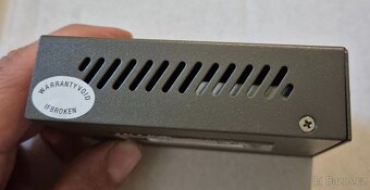 TP-Link MC220L - 5