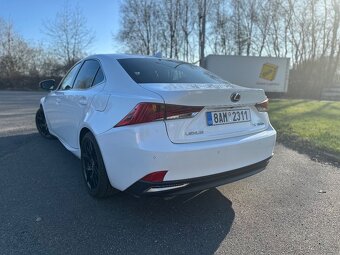 Lexus IS 300h F-Sport - 5