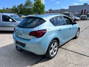 Opel Astra J 1,6 16V, 2009, tyrkysová, najeto 135.386 km - 5