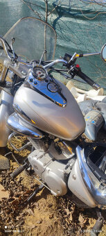 Suzuky Intruder 125 - 5