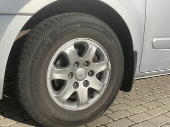 Prodám MPV Kia Carnival 2,9 136 kW, 7 místné vozidlo - 5
