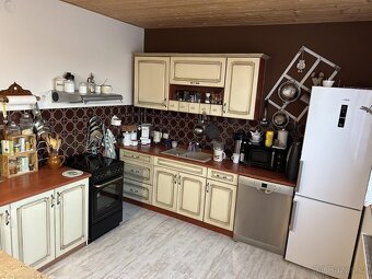 Prodej rodinného vícegeneračního domu v obci Jevišovka - 5