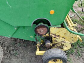 Svinovací lis John Deere 590 - 5