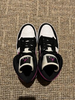 Nike Air Jordan 1 Mid Magenta - 5