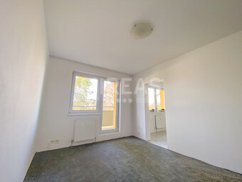 Milovice, pronájem bytu 2 + 1, 48 m2 s balkónem 2 m2 a sklep - 5