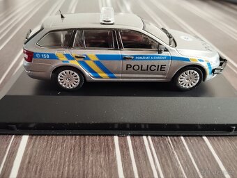 Škoda Octavia combi III policie ochranný rám 1:43 Dea - 5