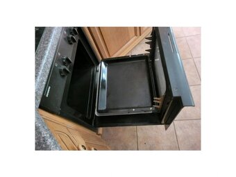 Menší dubová rustikální kuchyně se spotřebiči,5168 - 5