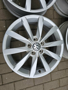 ALU disky kola 5x112 VW R17 Golf ET48 5G0 Octavia Škoda - 5