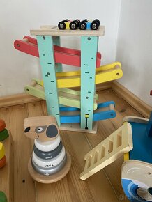 Velký set dřevěných hraček + Věšák Ikea Flisat - 5