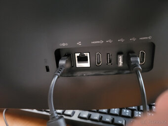 Lenovo ideacentre All-in-one / i3-6100T / 8Gb RAM / SSD - 5