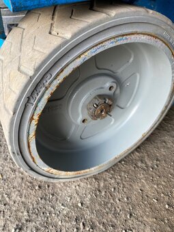 Pracovní nůžková aku plošina Genie GS 3246 - 5