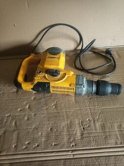 Bourací kladivo SDS Max. Značka DeWALT 1800 Watt - 5