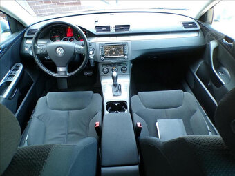 Volkswagen Passat 2,0 TDI DSG,XENON,TAŽNÉ,NAVI - 5