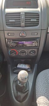 Renault clio - 5