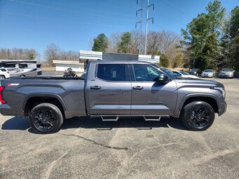 2023 Toyota Tundra SR5 3.4 - 5