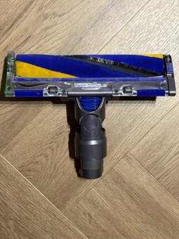 tyčový vysavač Dyson V15 Detect Absolute 2023 - záruka - 5