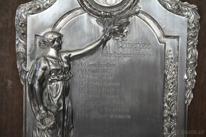 závěsný secesní reliéf plastika socha žena střelba - 5