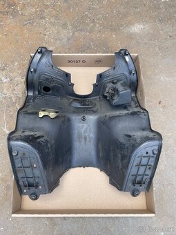Předkolenni plast Piaggio X-evo ,X8 - 5