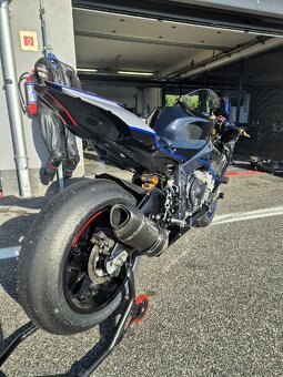 Yahama R1M 2015 okruhová - 5
