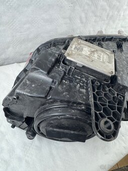 PRODÁM PRAVE SVĚTLO XENON ŠKODA OCTAVIA 3 - 5