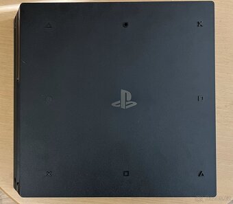 Sony PlayStation 4 Pro (1 TB) + ovladač - 5