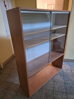 Prodám prosklenou knihovnu - 5