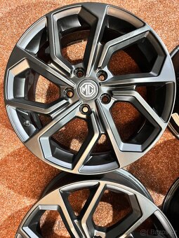 5x112 R17 MG ZS EV - originál hliníkové disky - 5