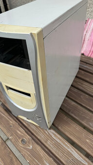 Prodám starší počítačovou skříň (ATX) 006 - 5