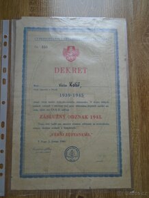 VYZNAMENÁNÍ ČR OBCE DOBROVOLECKÉ 1939-45 DEKRETEM - 5