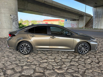 Toyota Corolla Sedan 1.8 Hybrid, TOP stav - 5