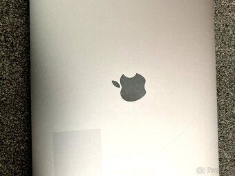 MacBook Pro 13 palců Apple M1 chip 16GB RAM 512 ssd - 5