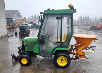 Traktor John Deere 415 - 5