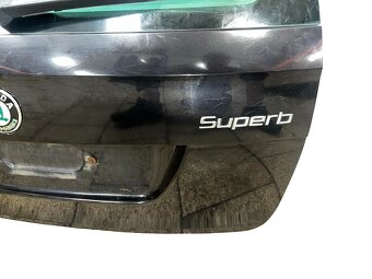 Páté dveře černá metalíza LF9R Škoda Superb 2 kombi 2011 - 5