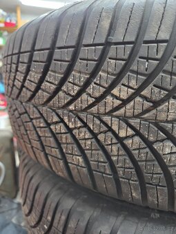 Goodyear Vector 4 seasons 235/65/17 - 5