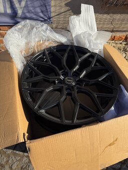 Nová Alu kola VOSSEN 5x114,3 R19 - 5