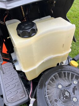 Prodám zahradní traktor HUSQVARNA CTH 150 TWIN - 5